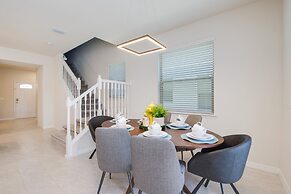 5 Bed 4 Bathroom Town Home