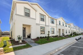 5 Bed 4 Bathroom Town Home