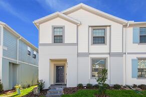 5 Bed 4 Bathroom Town Home