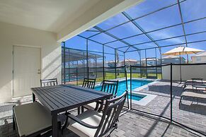 5 Bed 4 Bathroom Town Home