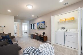 5 Bed 4 Bathroom Town Home