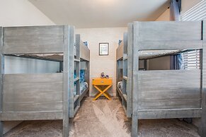 5 Bed 4 Bathroom Town Home