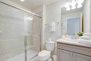 5 Bed 4 Bathroom Town Home