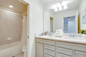 5 Bed 4 Bathroom Town Home