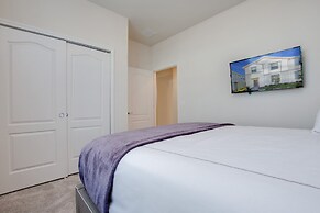 5 Bed 4 Bathroom Town Home