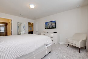 5 Bed 4 Bathroom Town Home