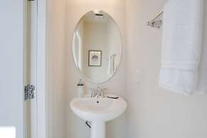 5 Bed 4 Bathroom Town Home