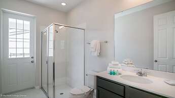 6 Bed 5 Ba Villa with Game Room, Pool & Spa