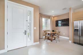 Modern Magic Village Resort Townhouse 3131bra