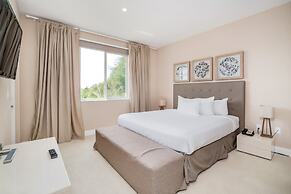 Modern Magic Village Resort Townhouse 3131bra