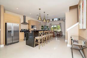 Modern Magic Village Resort Townhouse 3131bra