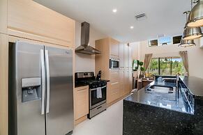 Modern Magic Village Resort Townhouse 3131bra