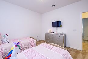 14 Bdrm 11 BA Sleeps 30