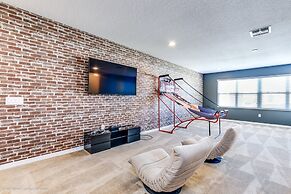 14 Bdrm 11 BA Sleeps 30