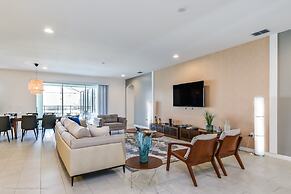 14 Bdrm 11 BA Sleeps 30