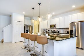 14 Bdrm 11 BA Sleeps 30