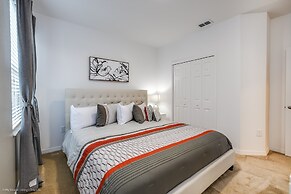 14 Bdrm 11 BA Sleeps 30