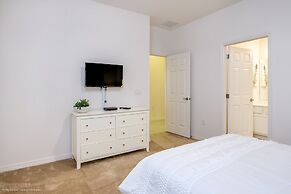 14 Bdrm 11 BA Sleeps 30