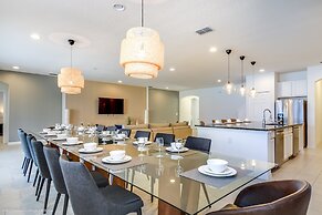 14 Bdrm 11 BA Sleeps 30