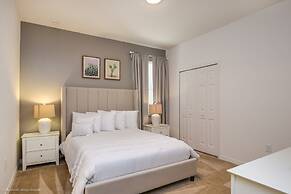 14 Bdrm 11 BA Sleeps 30