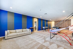 14 Bdrm 11 BA Sleeps 30