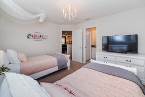 Elegant, Beautiful 5 Bed 5,5 Bath House w Pool 1879