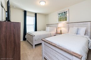 4bed 3Ba Home With Pool at Windsor