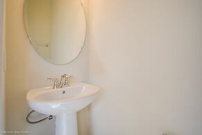 4bed 3Ba Home With Pool at Windsor