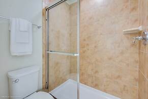 4bed 3Ba Home With Pool at Windsor