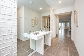 9 Bdrm 6,5 B Villa W Private Pool