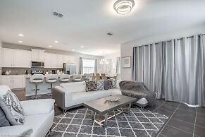 Spectacular 6 Bedroom 5 Bathroom House