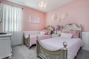 Spectacular 6 Bedroom 5 Bathroom House