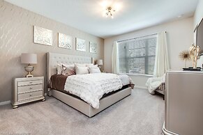 Spectacular 6 Bedroom 5 Bathroom House