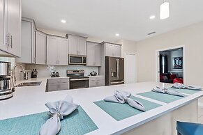 Family Friendly! 6bed 5Ba Villa with Pool