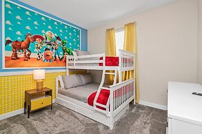 Edgy, Modern 6 Bed 5 Bath