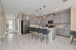 Edgy, Modern 6 Bed 5 Bath