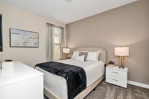 Edgy, Modern 6 Bed 5 Bath