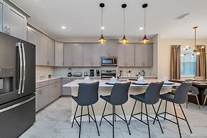 Edgy, Modern 6 Bed 5 Bath