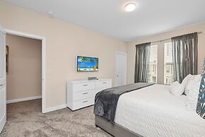 Edgy, Modern 6 Bed 5 Bath