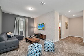 Edgy, Modern 6 Bed 5 Bath