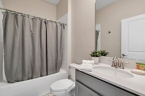 Edgy, Modern 6 Bed 5 Bath