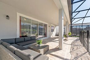 Edgy and Modern 7 Bed 5 Ba Villa Pool & Spa 1800saw