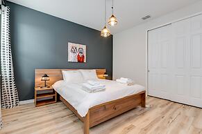 Edgy and Modern 7 Bed 5 Ba Villa Pool & Spa 1800saw