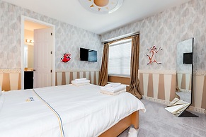 Edgy and Modern 7 Bed 5 Ba Villa Pool & Spa 1800saw