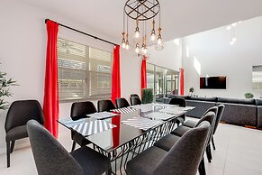 Edgy and Modern 7 Bed 5 Ba Villa Pool & Spa 1800saw