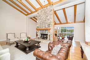 Ultimate 6 Bedroom 5 Bathroom On Bay Hill