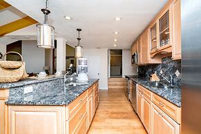 Ultimate 6 Bedroom 5 Bathroom On Bay Hill