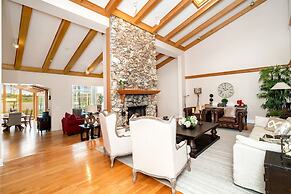 Ultimate 6 Bedroom 5 Bathroom On Bay Hill