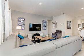 7 Bed 5 Ba Villa with Games, Pool & Spa