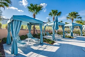 Phenomenal 8B 1810s Villa with Pool, Spa & Movie Theater